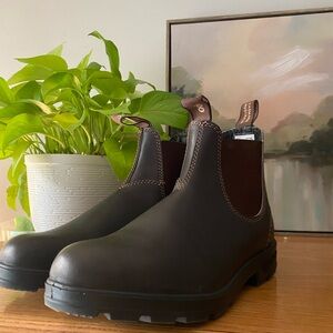 New Stout Brown Chelsea Boot 500 blundstones! 9.5 US SIZE (6.5 AU).